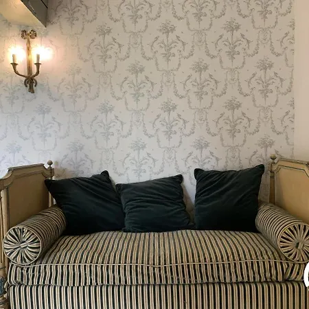 Chateau De Gardes Bed & Breakfast