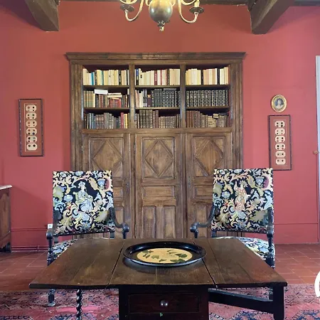 Chateau De Gardes 3*