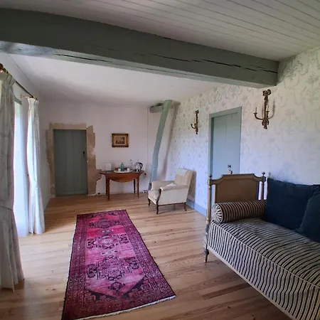 Chateau De Gardes Bed and breakfast 3*