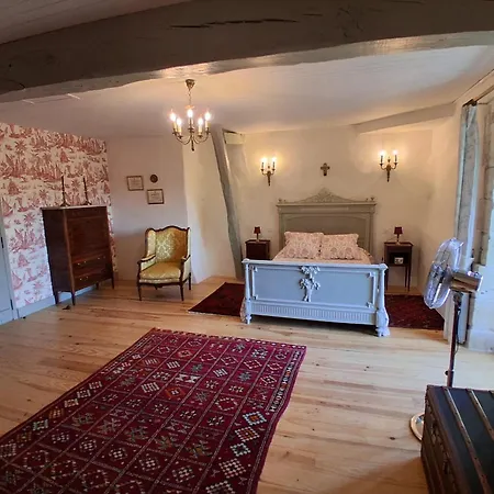 Bed and breakfast Chateau De Gardes Castin