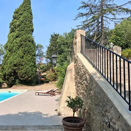 Chateau De Gardes Bed and breakfast