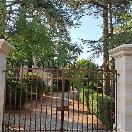 Chateau De Gardes Bed and breakfast Castin