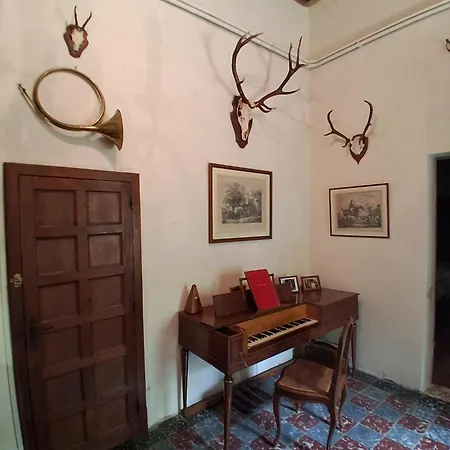 Chateau De Gardes Bed and breakfast 3*