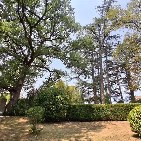 Chateau De Gardes 3*