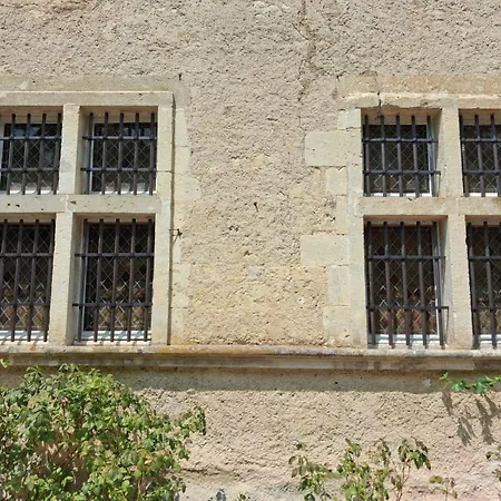 Chateau De Gardes Bed and breakfast 3*