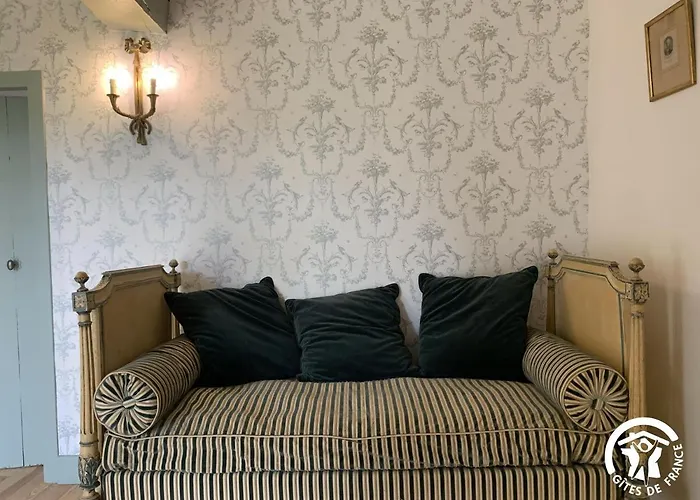 Chateau De Gardes Bed and breakfast