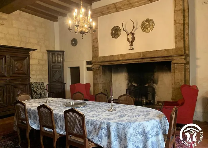 Bed and breakfast Chateau De Gardes 3*