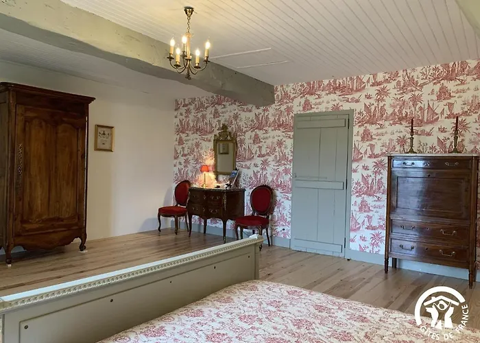 Chateau De Gardes Bed and breakfast 3*