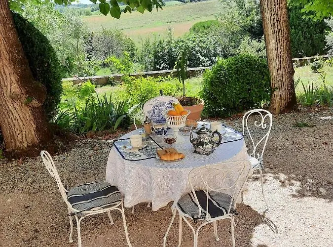 Chateau De Gardes 3* Castin