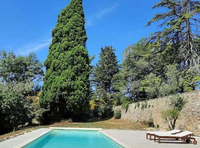 Bed and breakfast Chateau De Gardes 3*